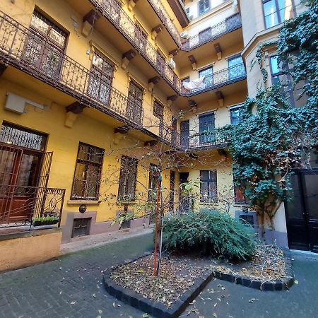 The Only Way Is Up! Apartamento Budapest Exterior foto