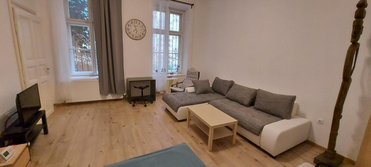 The Only Way Is Up! Apartamento Budapest Exterior foto