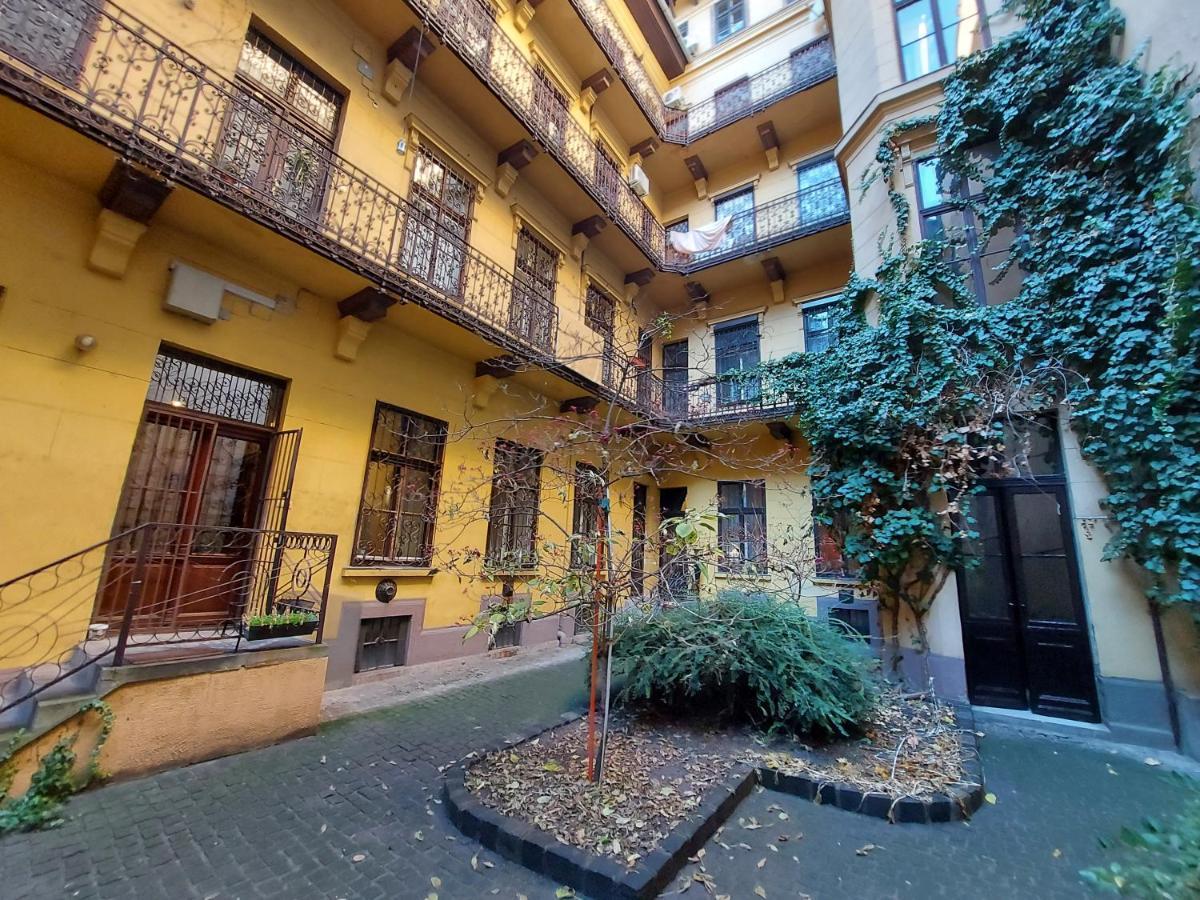 The Only Way Is Up! Apartamento Budapest Exterior foto